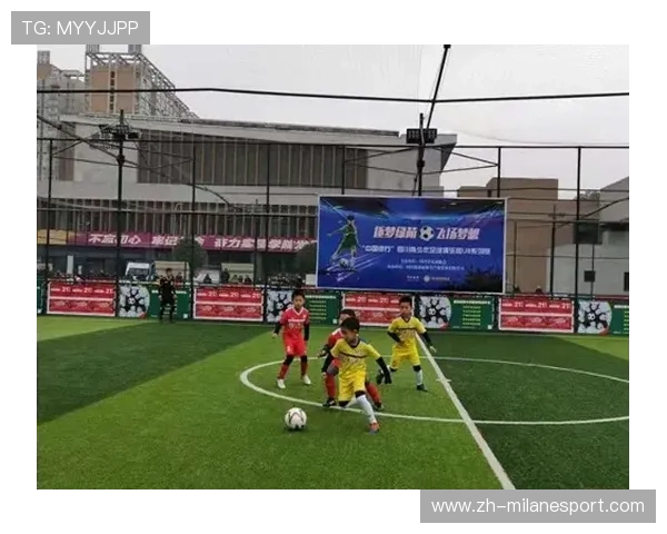 “足球+健康”理念在全国基层广泛传播，运动全民化深入人心，足球运动在全民健身中的意义